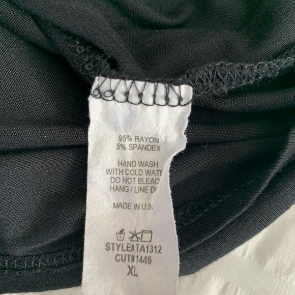 BOMBOM Black Sleeveless Top with Crisscross Detail - Picture 6 of 16